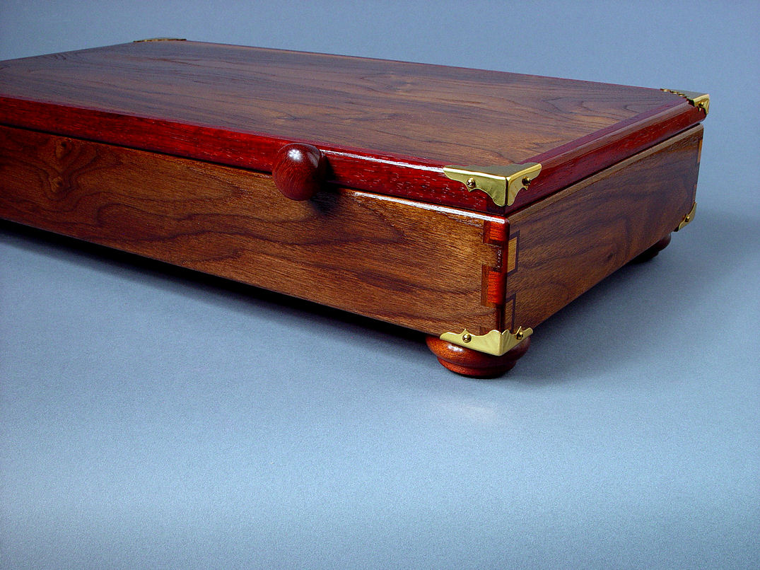 "Duhovni Ratnik" case corner detail. Double-double box joints in Black Walnut, Arririba, and Bloodwood. Feet are Bloodwood