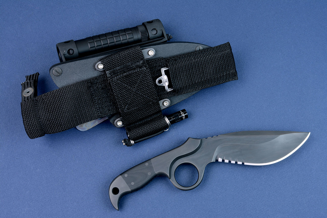"Kairos" (Shadow Line), reverse side view, sheath back has mounted Ultimate belt loop extender, with sharpener pocket and LED solitaire flashlight