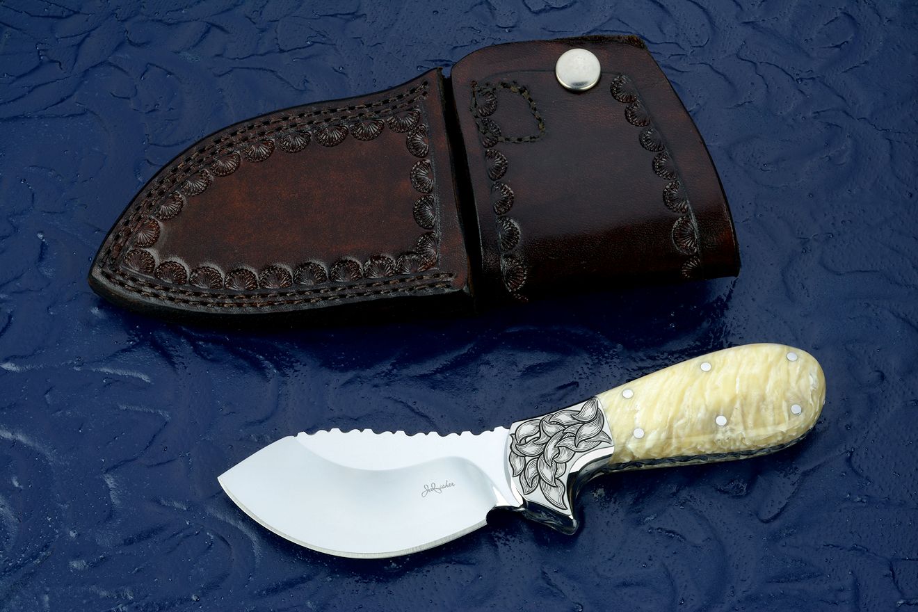 "Nunavut" custom skinning knife, obverse side view in 440C high chromium stainless steel blade, hand-engraved 304 stainless steel bolsters, Musk Ox boss horn handle, hand-tooled leather sheath