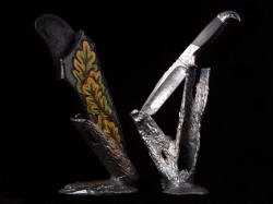 "Morta" knife and sheath in cast bronze stands 