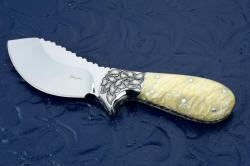 "Nunavut" obverse side view. A beautiful and elegant execution of the classic skinning knife in premium materials and accurate, beautiful execution.