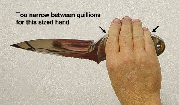 Knife handle sizing, custom knives, illustration, poor fit between quillons of knife handle