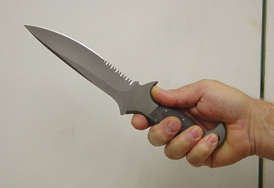 Unusual knife grip technique: Forward grip edge up