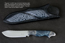 "Regulus" obverse side view in 440C high chromium stainless steel blade, hand-engraved 304 stainless steel bolsters, Spiderweb Obsidian gemstone  handle, Frog skin inlaid in hand-carved leather sheath