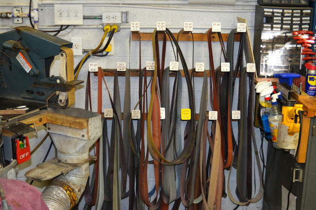 Abrasive belt rack, working set